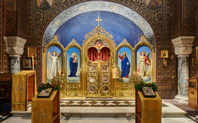 Nettoyage des décors peints du sanctuaire: une transformation saisissante 